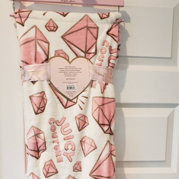 NWT: Juicy Couture Diamonds Plush Throw Size: 50x70 - Picture 4 of 5